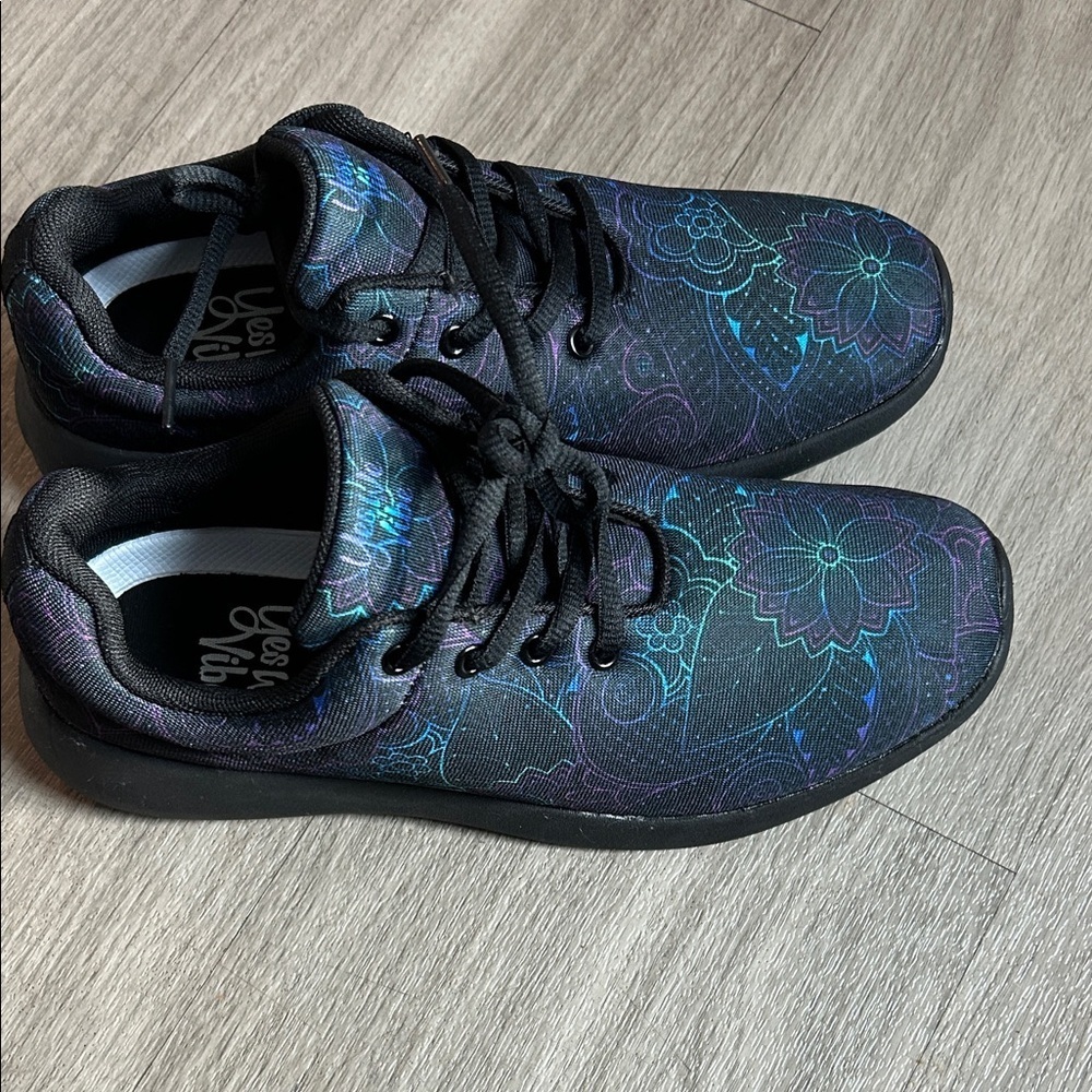 Yes We Vibe Women's Black Athletic Shoes - Picture 7 of 10